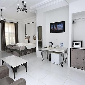 Family Room Private Garden
